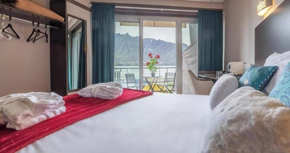 Superior Double Room, Balcony, Lake View | Iron/ironing board, free WiFi