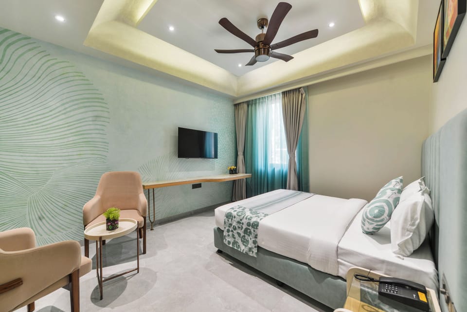 Suite, City View | In-room safe, desk, laptop workspace, blackout drapes