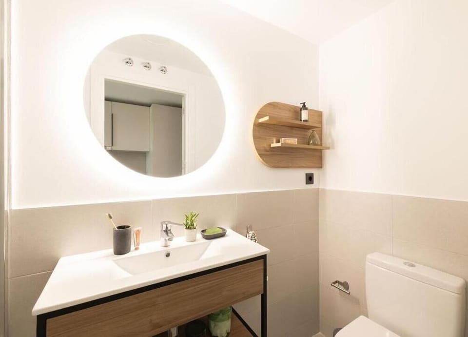 Canvas Pamplona Plazaola Bed and Breakfast in Pamplona