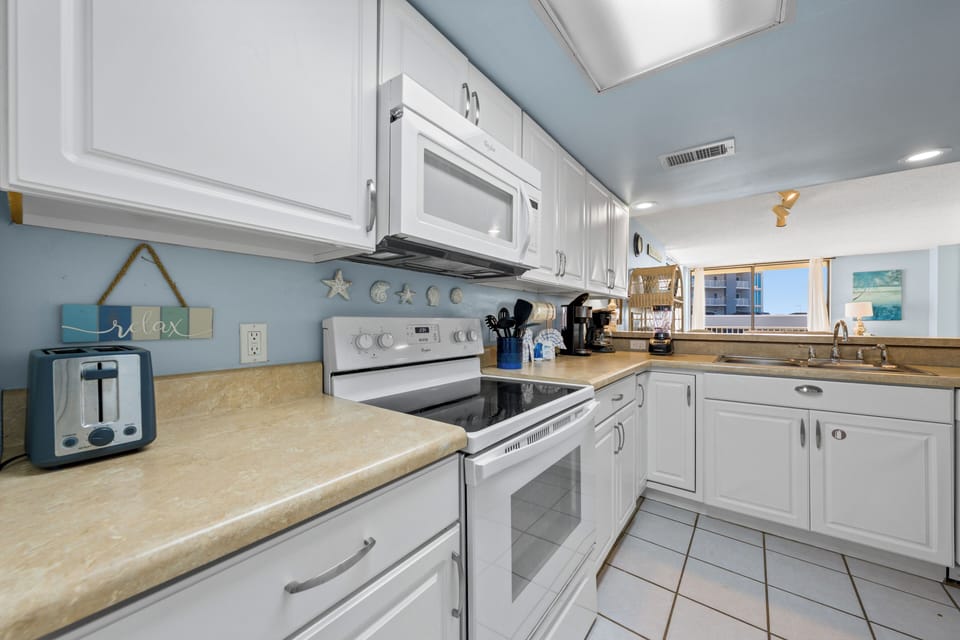 Signature Condo, 2 Bedrooms, Balcony, Beach View | Private kitchen | Fridge, microwave, oven, stovetop
