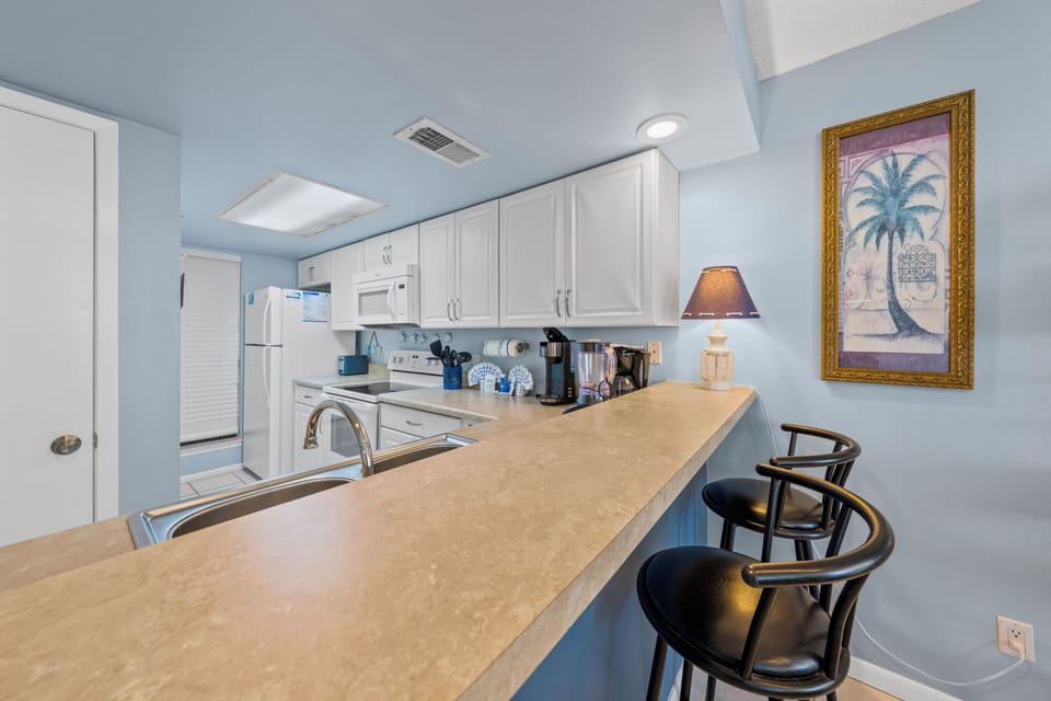 Signature Condo, 2 Bedrooms, Balcony, Beach View | Private kitchen | Fridge, microwave, oven, stovetop