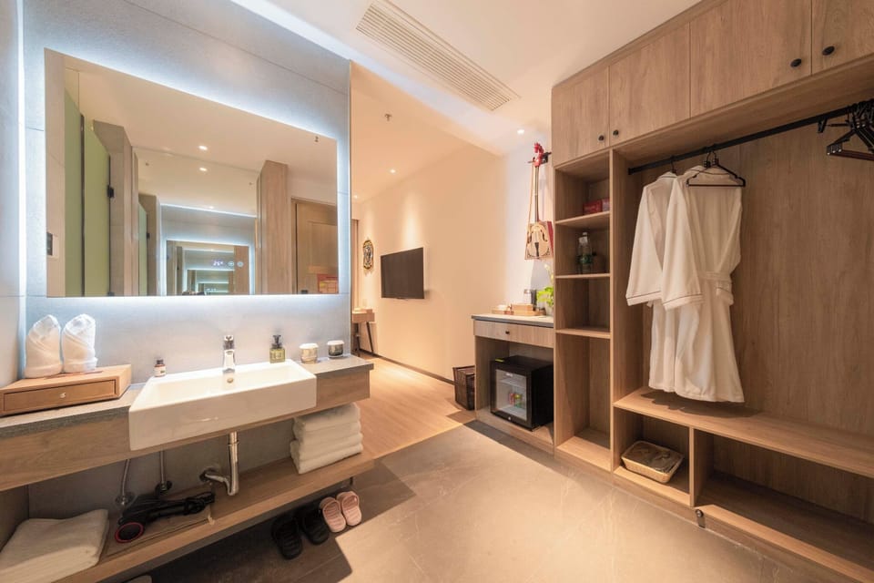 Classic Double Room, Courtyard View | Bathroom | Free toiletries, hair dryer, slippers, towels