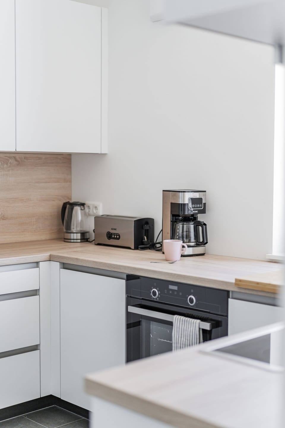 Comfort Condo | Living area | TV, toys
