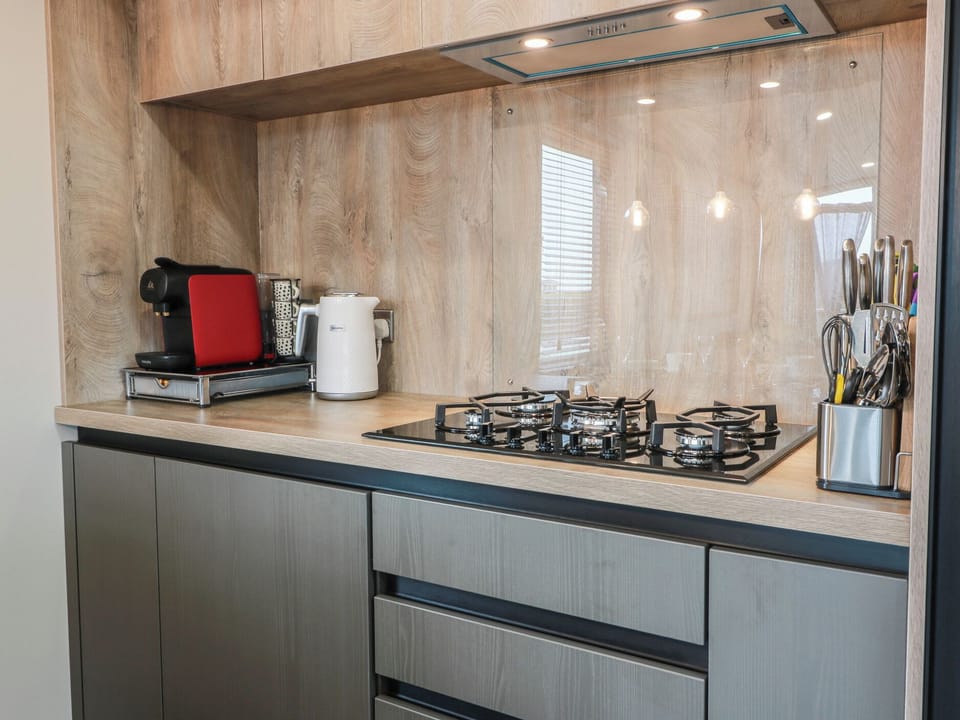 Dishwasher, cookware/dishes/utensils