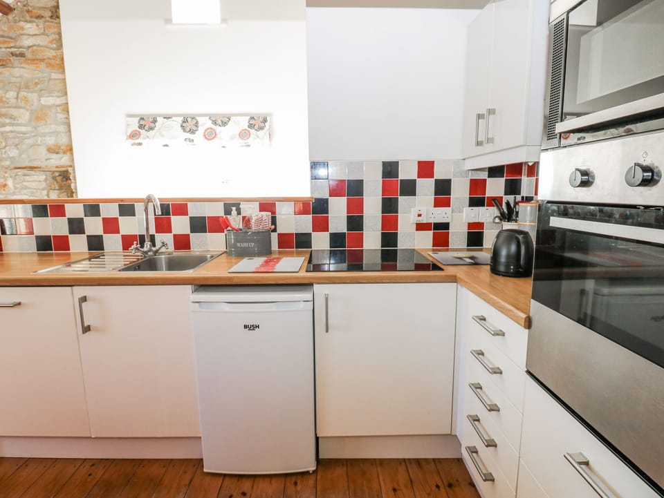 Dishwasher, cookware/dishes/utensils