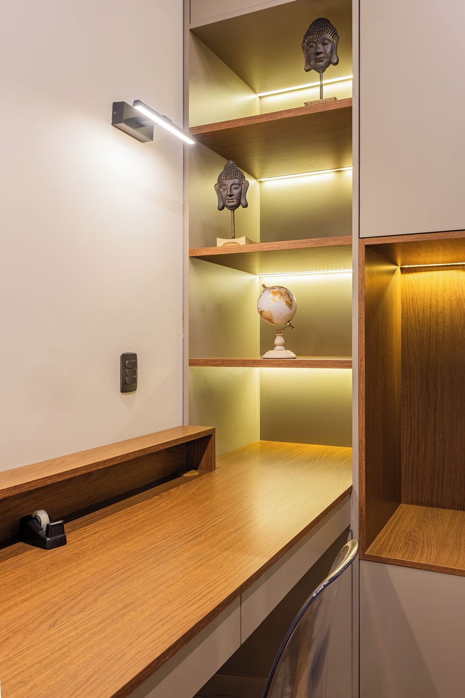 Deluxe Duplex, Kitchen, City View | In-room business center