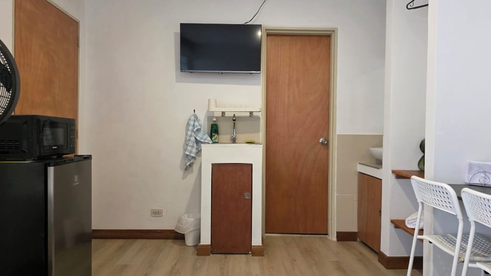 Basic Twin Room, Microwave | Interior