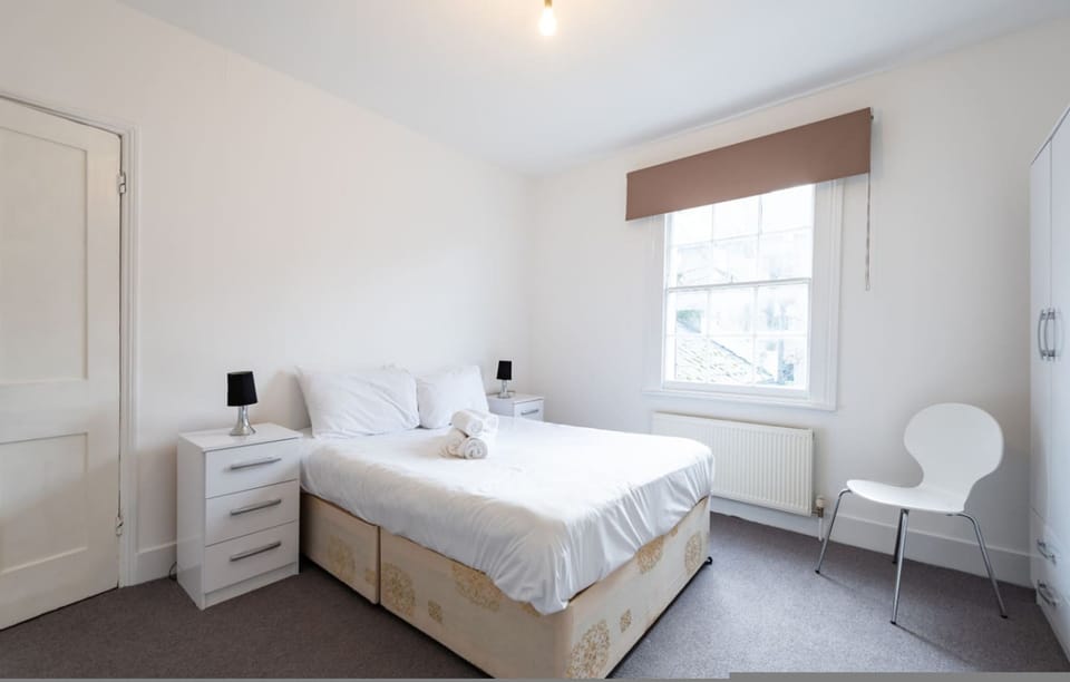 Cozy 3-bedroom Home Whs17 House in London