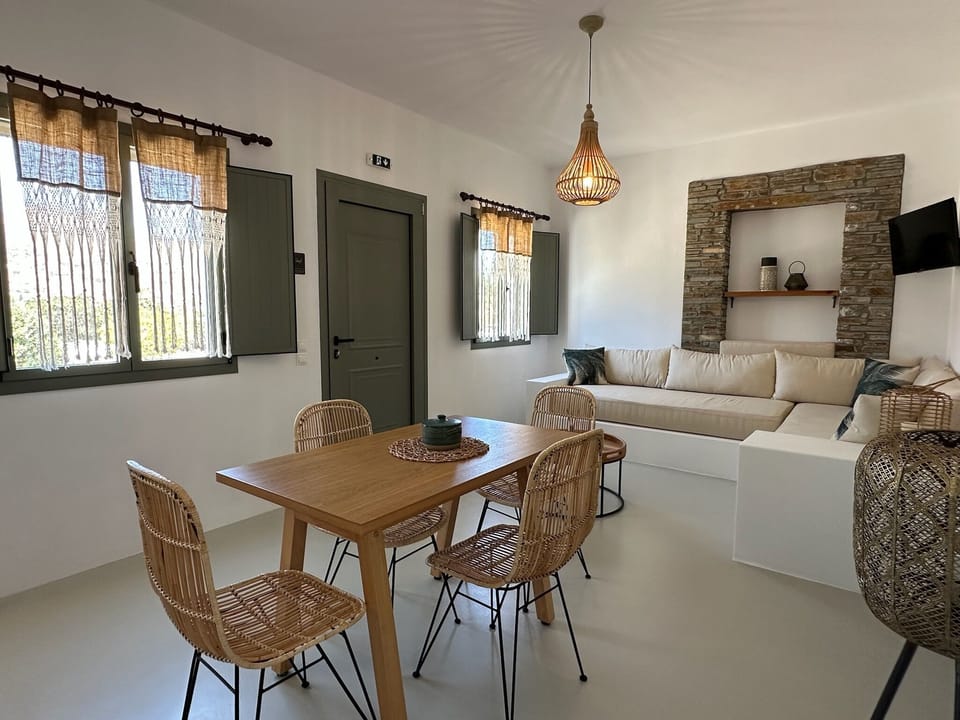 Duplex, Sea View | Living area | TV