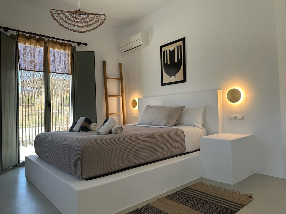 Duplex, Sea View | In-room safe, blackout drapes, iron/ironing board, free WiFi