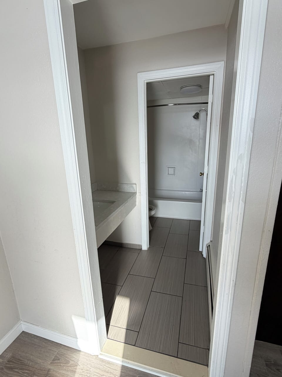 Single Room | Bathroom | Combined shower/tub, soap, shampoo, toilet paper