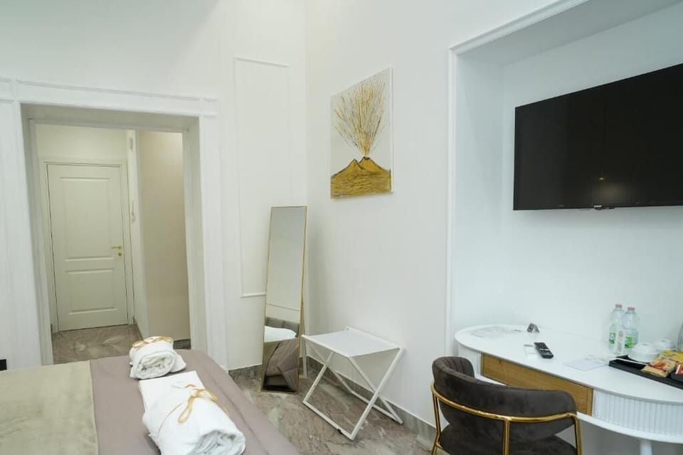 Classic Double Room | Desk, laptop workspace, iron/ironing board, free WiFi