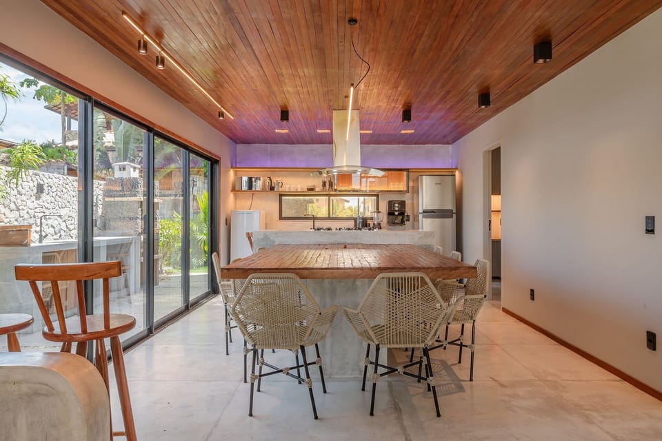 Basic Chalet | Dining