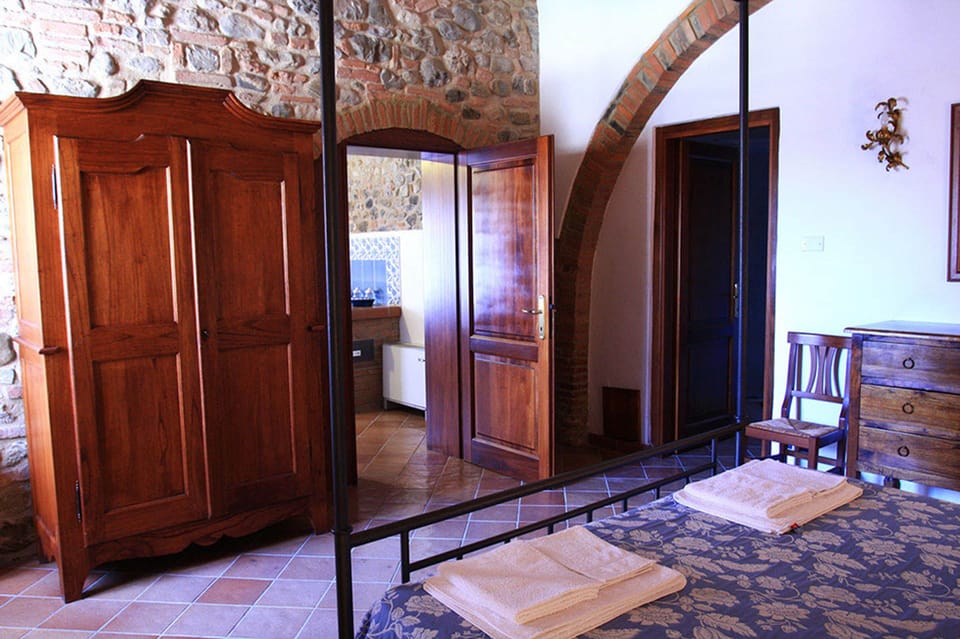 Apartment, 1 Bedroom | Cribs (free), WiFi (free), bed sheets