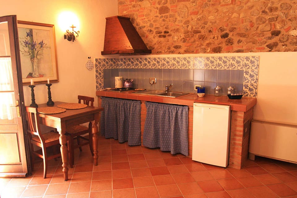 Apartment, 1 Bedroom | Free cribs/infant beds, free WiFi, bed sheets