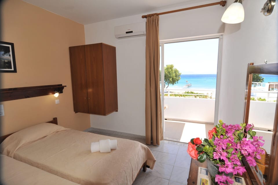 Studio | Egyptian cotton sheets, premium bedding, in-room safe, desk