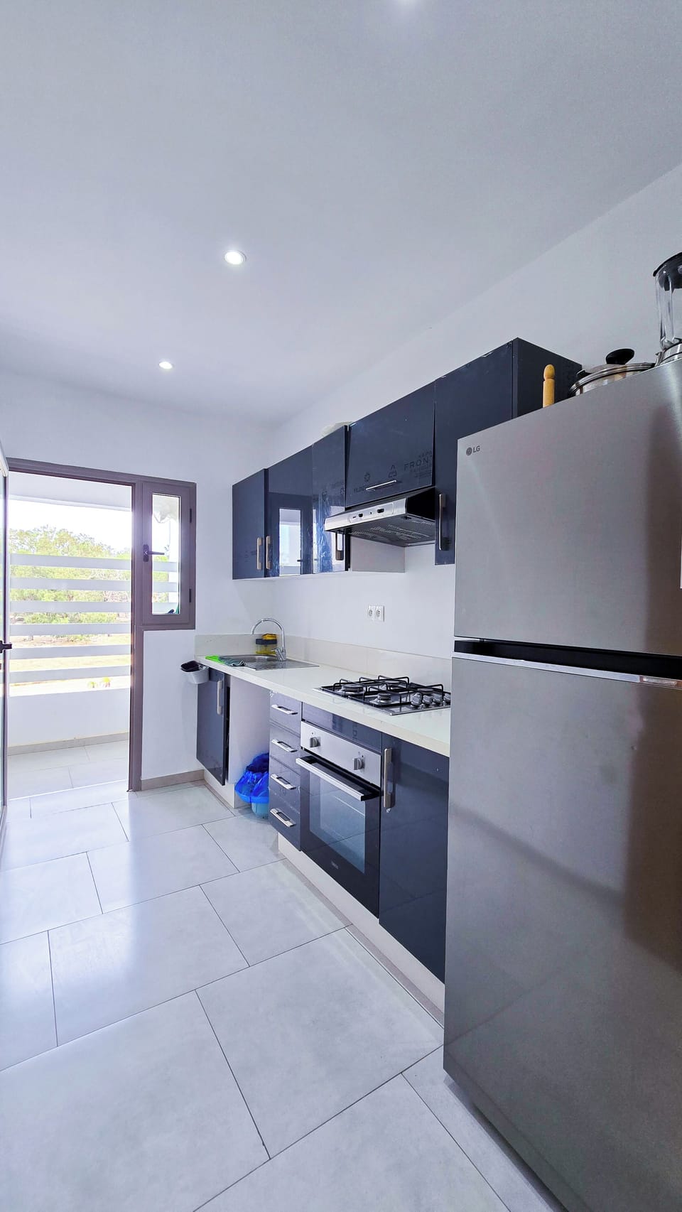 Deluxe Apartment, Pool View | Private kitchen | Toaster