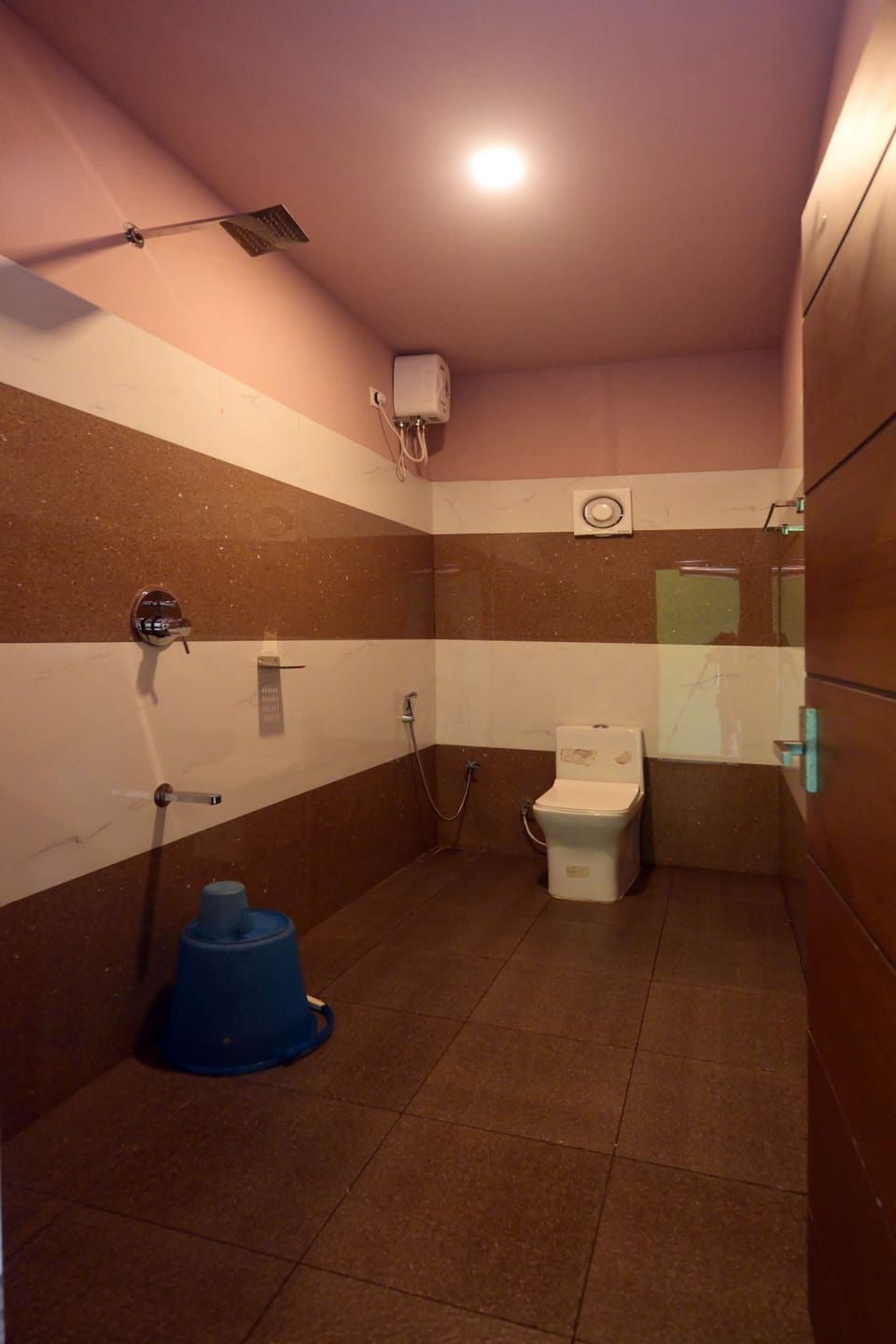 Superior Room, Balcony, Garden View | Bathroom | Shower, bidet, towels, soap