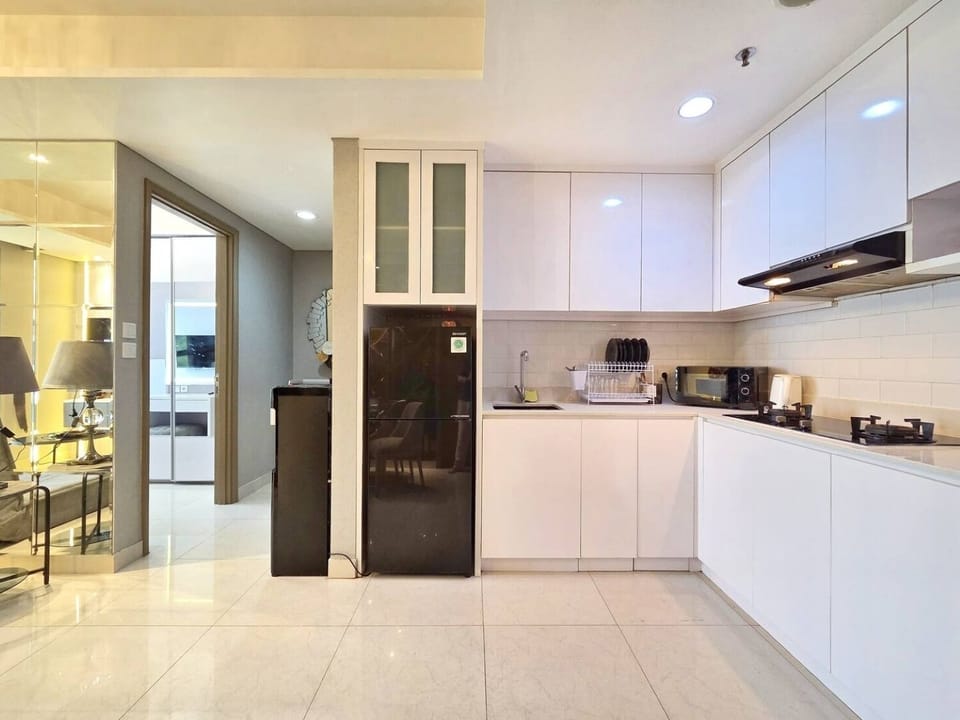 Apartment, 3 Bedrooms, City View | Private kitchen | Fridge, microwave, stovetop, cookware/dishes/utensils