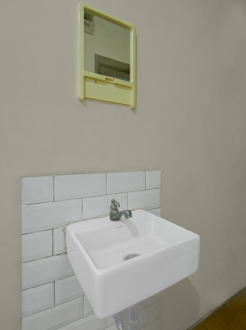 Shower, bidet, towels, soap