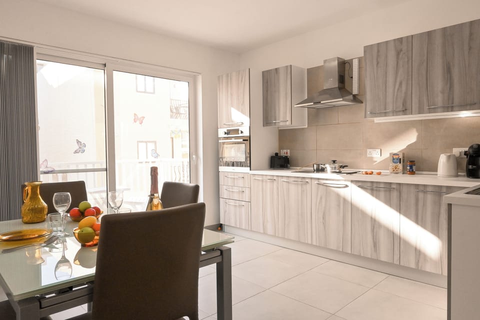 Family Apartment, 1 Bedroom, Balcony (Camelia Seaview 1 Bd Apart In St Paul) | Private kitchen