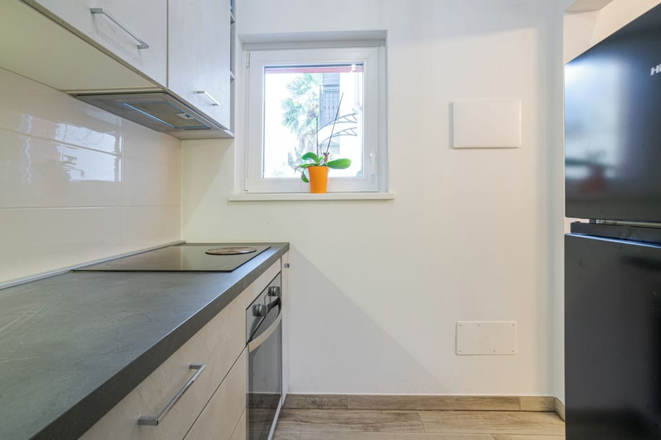 Family Apartment, Multiple Bedrooms, Mountainside (Casa Lauretta) | Private kitchen | Fridge, oven, stovetop, dishwasher