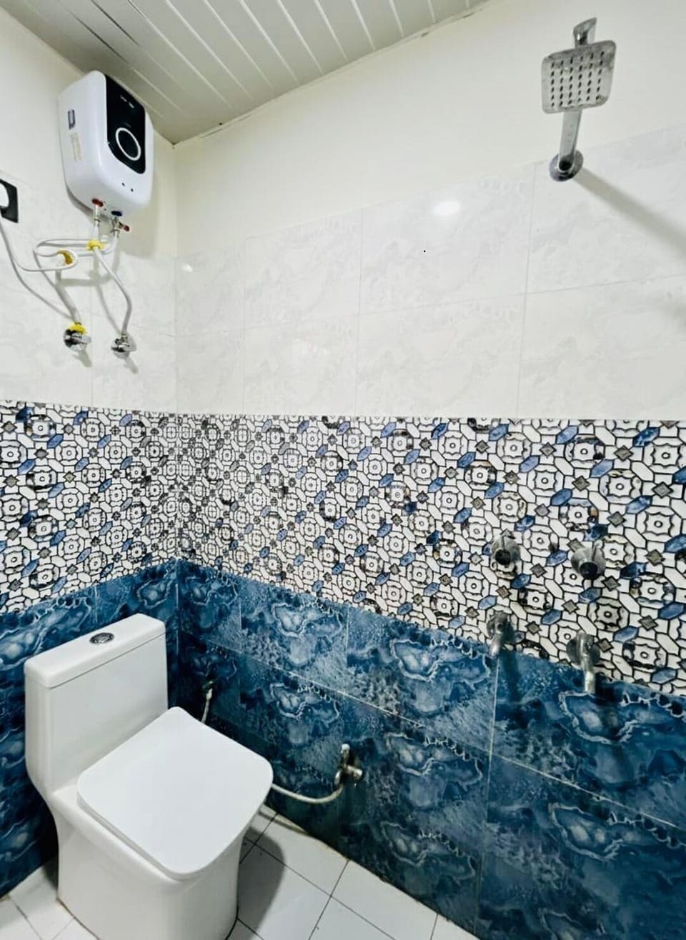 Deluxe Room, Air conditioning | Bathroom | Towels