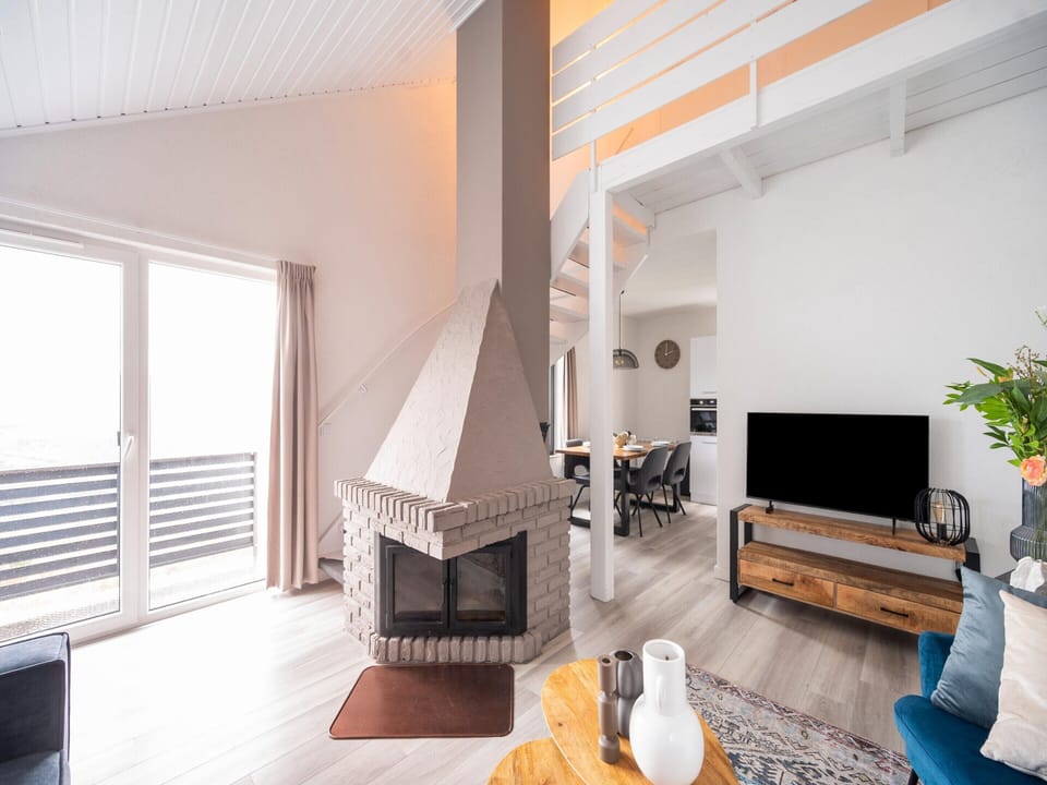 Deluxe Apartment, 2 Bedrooms | Living room