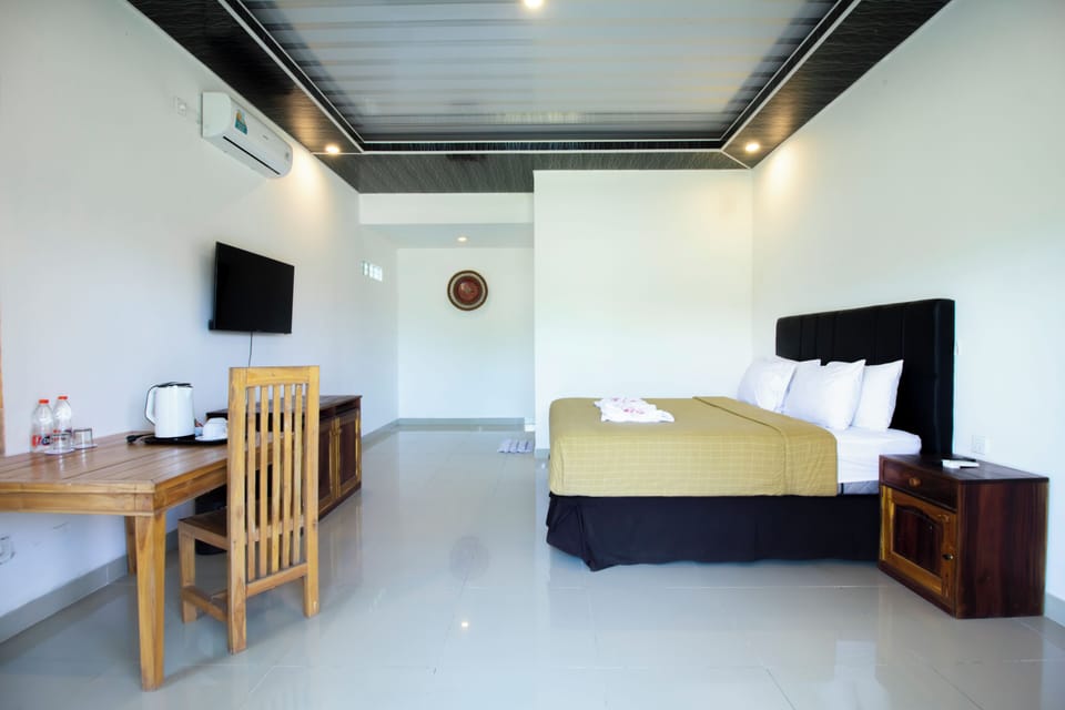 In-room safe, desk, laptop workspace, iron/ironing board (on request)
