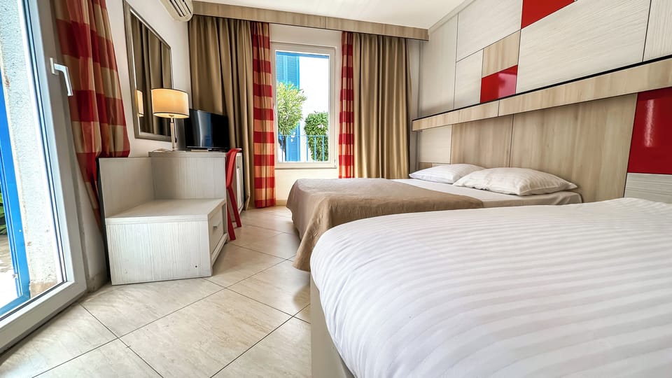 Standard Double or Twin Room, Balcony | In-room safe, desk, WiFi (free)