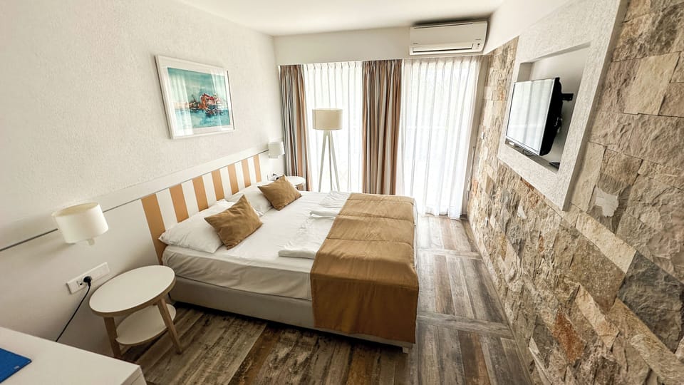 Standard Double or Twin Room, Balcony | Minibar, in-room safe, desk, free WiFi