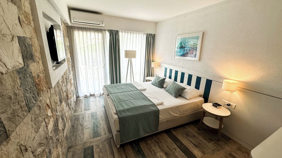 Standard Double or Twin Room, Balcony | Minibar, in-room safe, desk, free WiFi