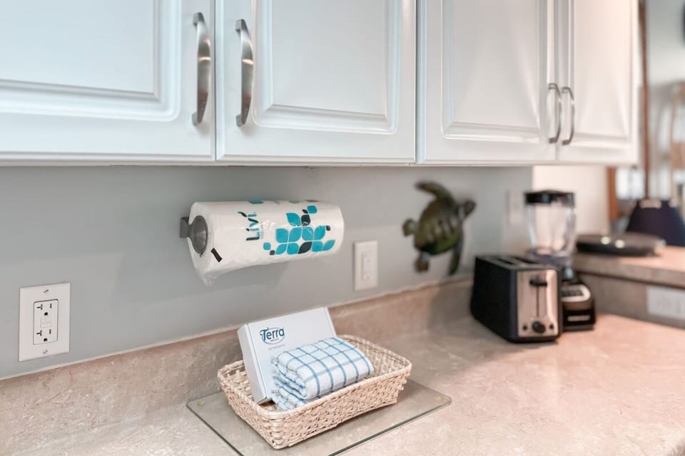 Signature Condo, 2 Bedrooms, Balcony, Beach View | Private kitchen | Fridge, microwave, oven, stovetop