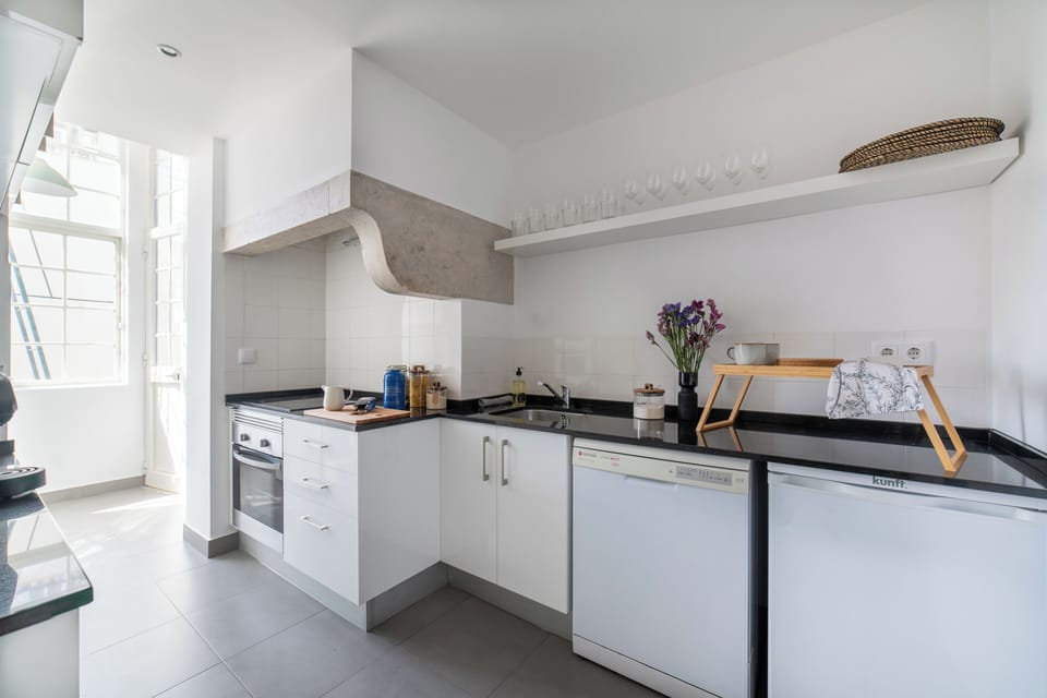 Comfort Apartment, 4 Bedrooms (Desterro Historical 4) | Private kitchen | Fridge, microwave, oven, stovetop