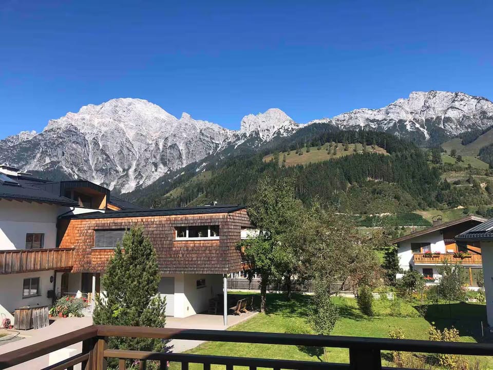 Apartment, 2 Bedrooms, Pets Allowed, Mountain View | Balcony view