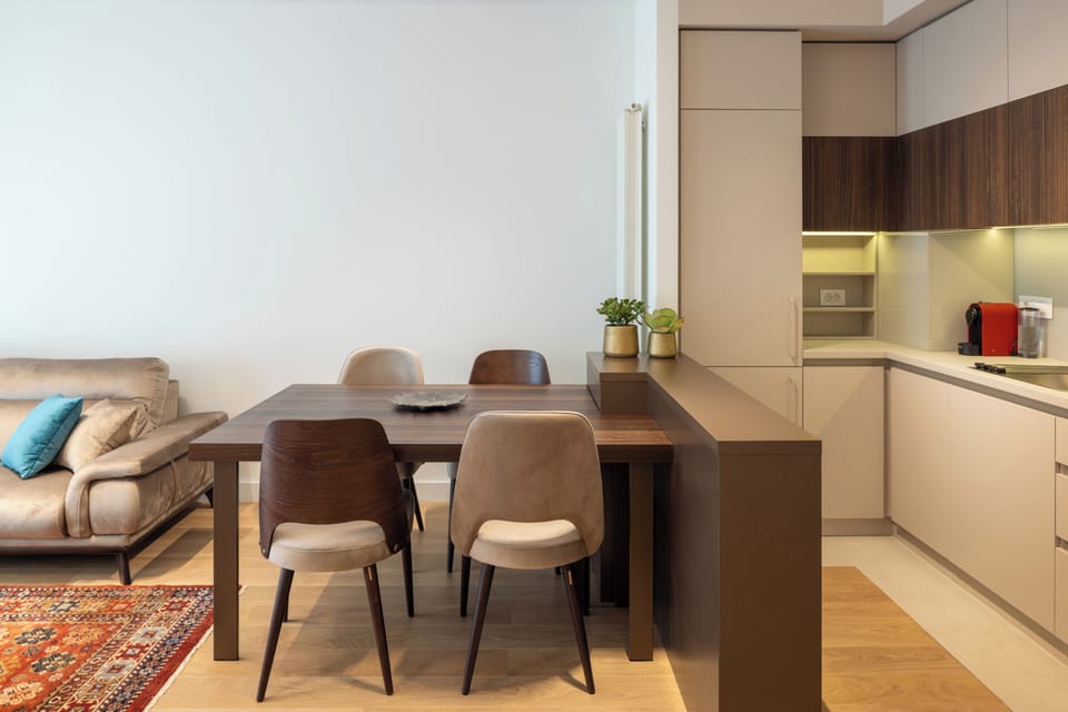 Luxury Apartment, City View | In-room dining