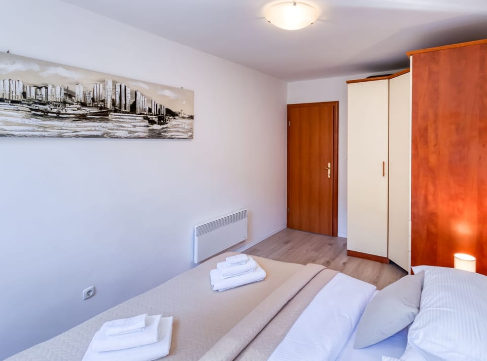 Apartment (OneBedroom Apartment with parking) | 1 bedroom, cribs (surcharge)