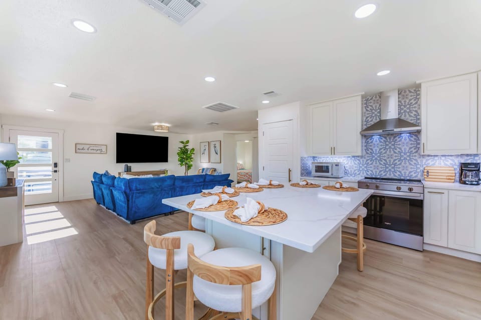 House, Multiple Beds, Pool Access, Pool View (Dream Weaver) | Living area