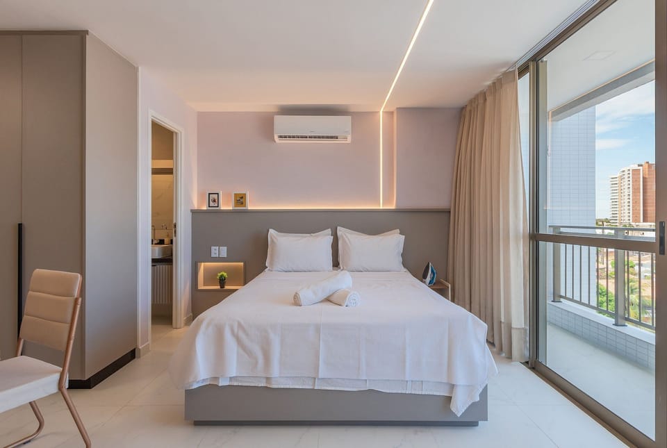 1 bedroom, desk