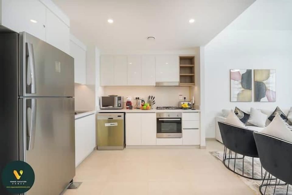 Luxury Apartment, Balcony, City View | Private kitchen | Full-size fridge, microwave, oven, stovetop