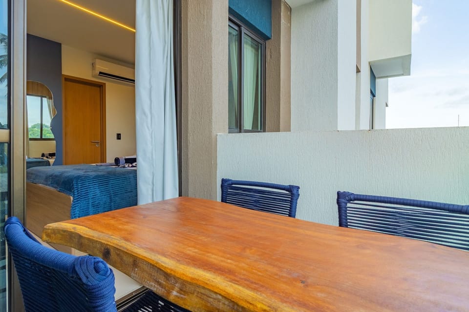 Basic Apartment | Dining