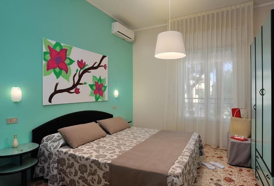 In-room safe, desk, free WiFi, bed sheets