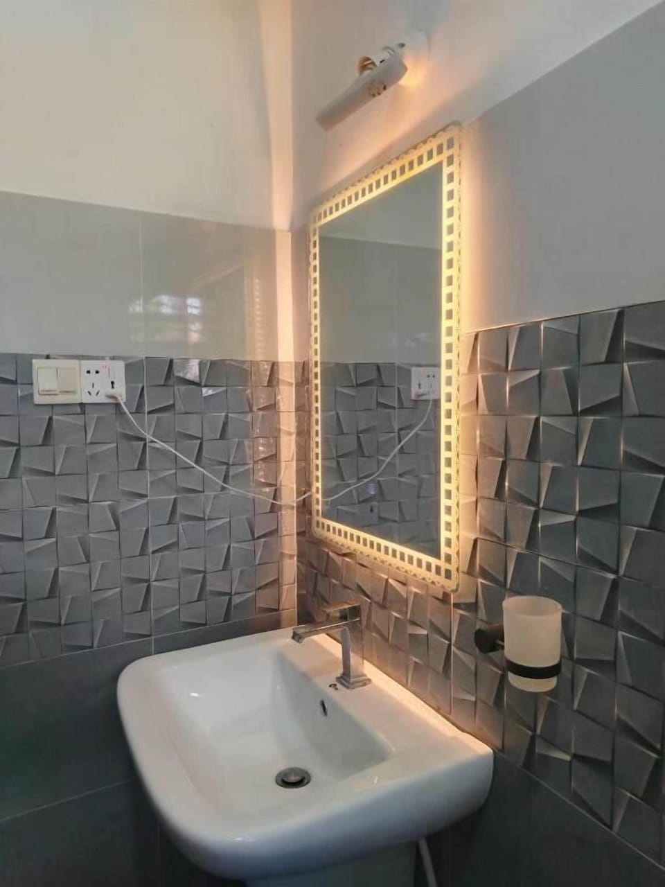 Double Room, 1 Queen Bed, Kitchen, Beachfront | Bathroom