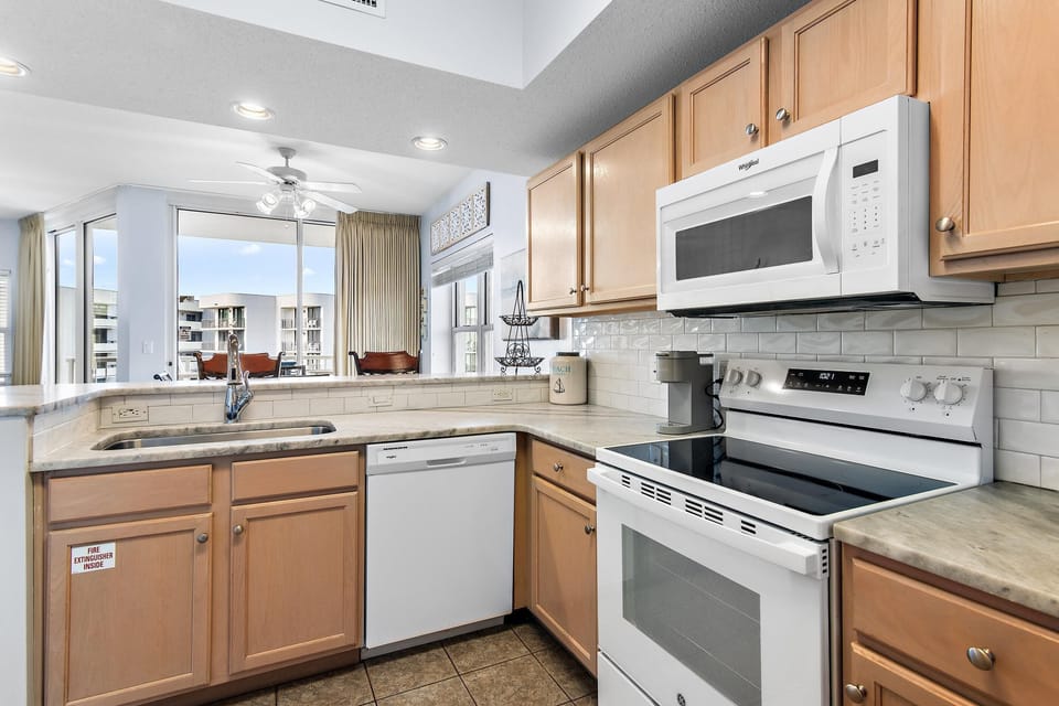 Condo, 1 King Bed with Sofa bed (Waters Edge #501) | Private kitchen