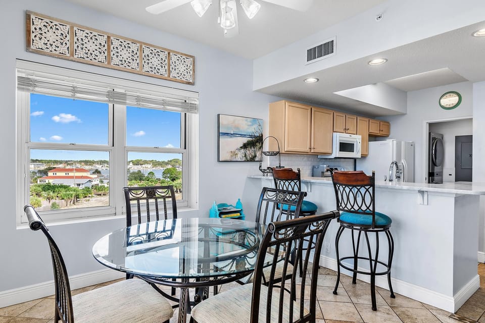 Condo, 1 King Bed with Sofa bed (Waters Edge #501) | Dining