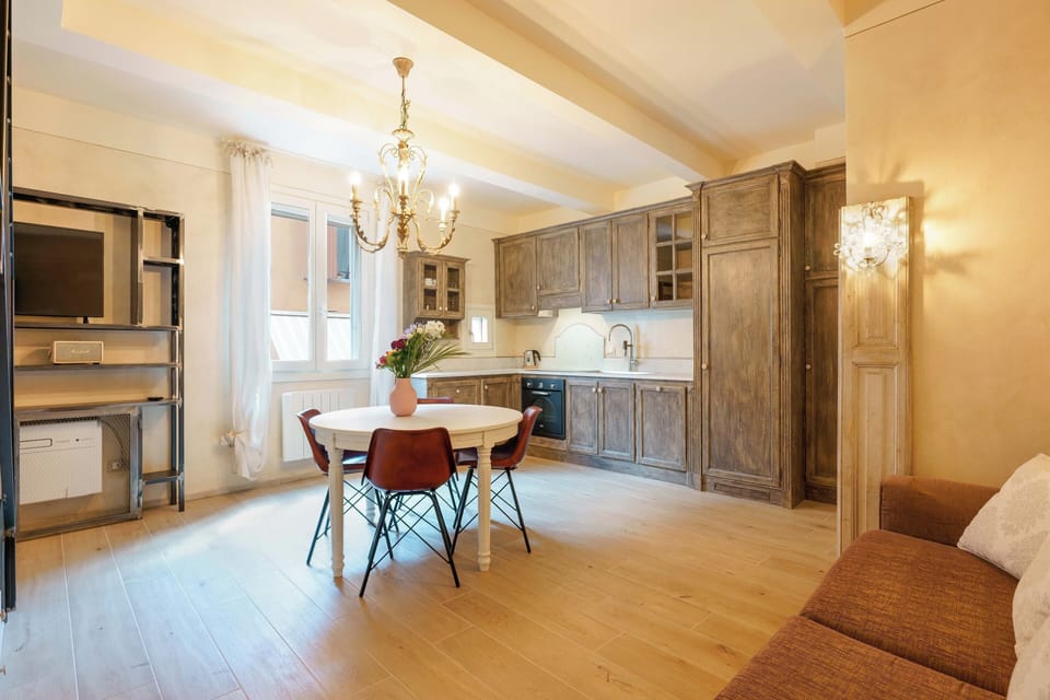 Apartment (Canaletto Apartment) | Private kitchen | Full-size fridge, microwave, oven, stovetop