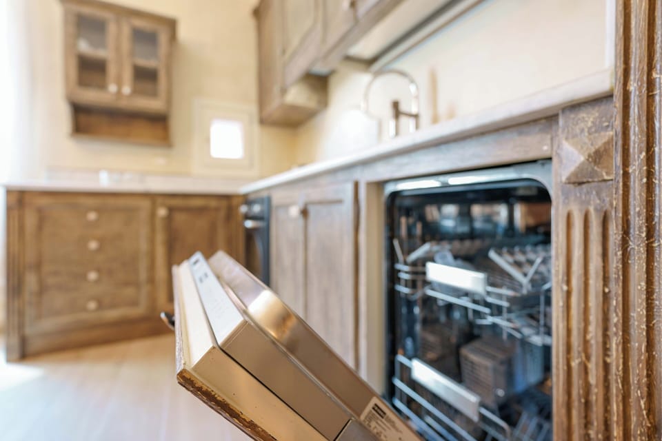 Apartment (Canaletto Apartment) | Private kitchen | Full-size fridge, microwave, oven, stovetop