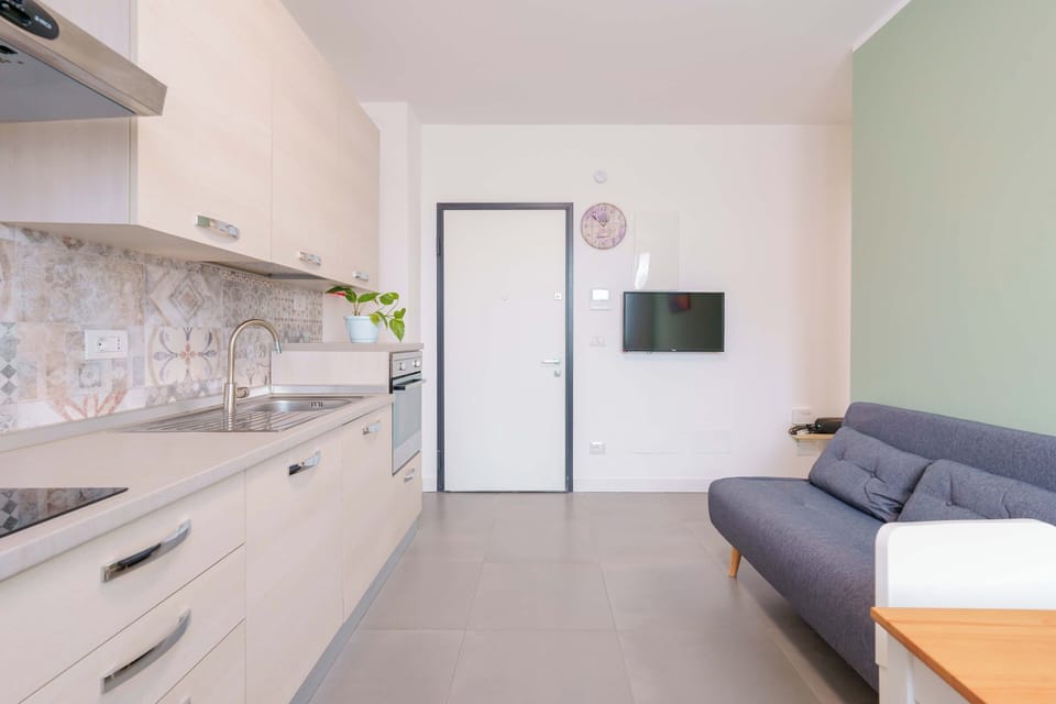 Apartment (West Side) | Private kitchen | Full-size fridge, oven, stovetop, espresso maker