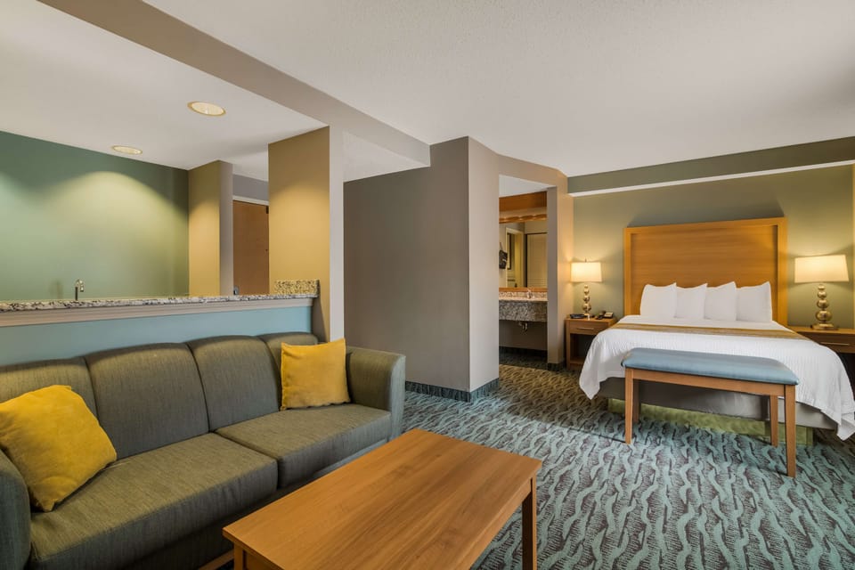 Suite, 1 King Bed, Non Smoking, Refrigerator & Microwave (Oversized Room) | Premium bedding, in-room safe, desk, laptop workspace