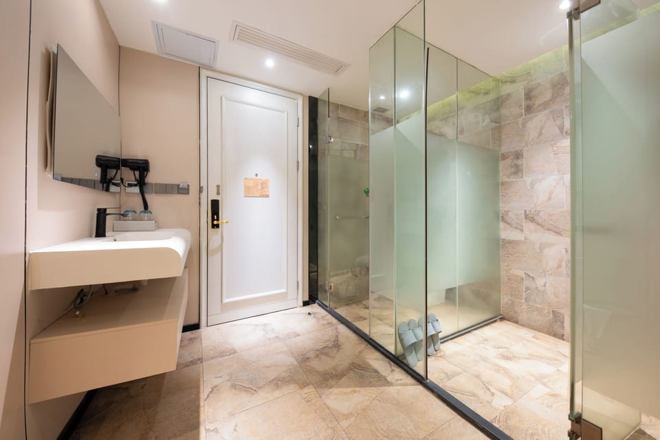 Superior Twin Room | Bathroom | Shower, hair dryer, slippers, towels